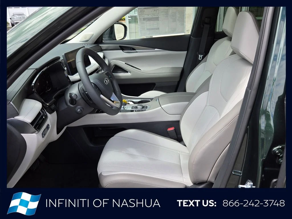 New 2027 DEEP EMERALD INFINITI Luxe AWD image 3