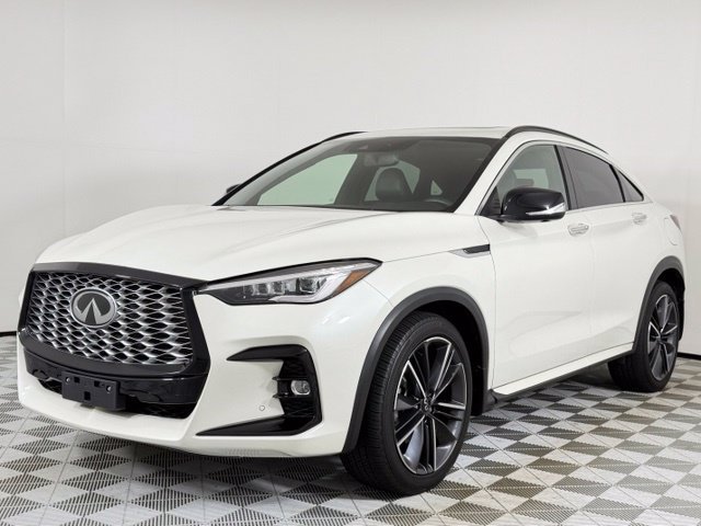 Used 2023 Majestic White INFINITI ESSENTIAL image 3
