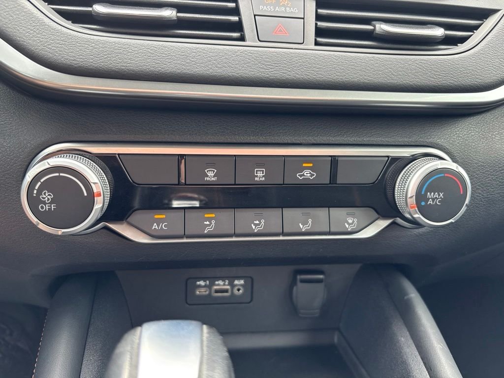 Used 2020 Red Nissan 2.5 SR image 25