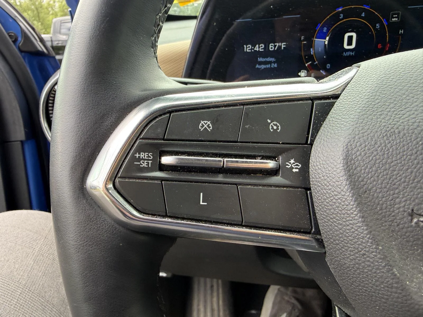 Used 2025 Reef Blue Metallic Chevrolet AWD ACTIV image 11