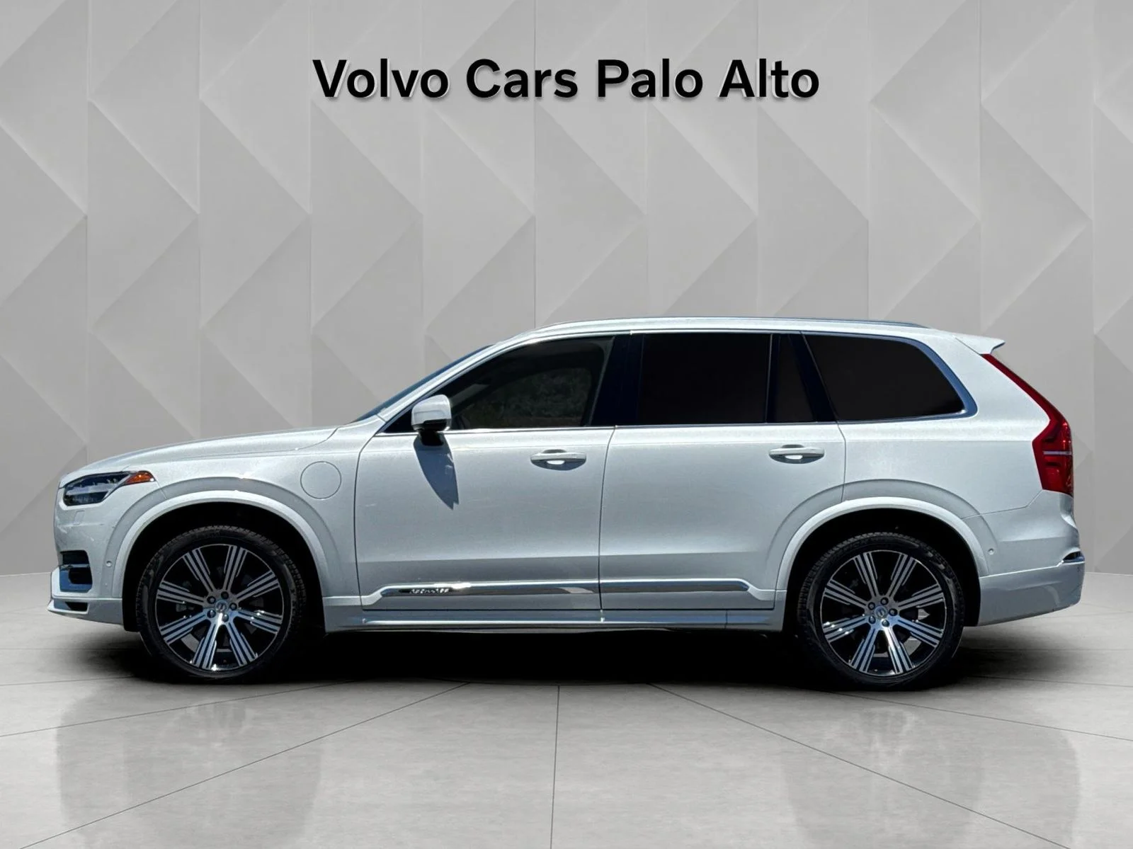 Used 2023 White Volvo T8 Plus Bright Theme 7 Passenger image 6