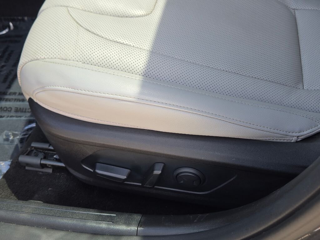 Used 2022 Black Hyundai Limited image 16