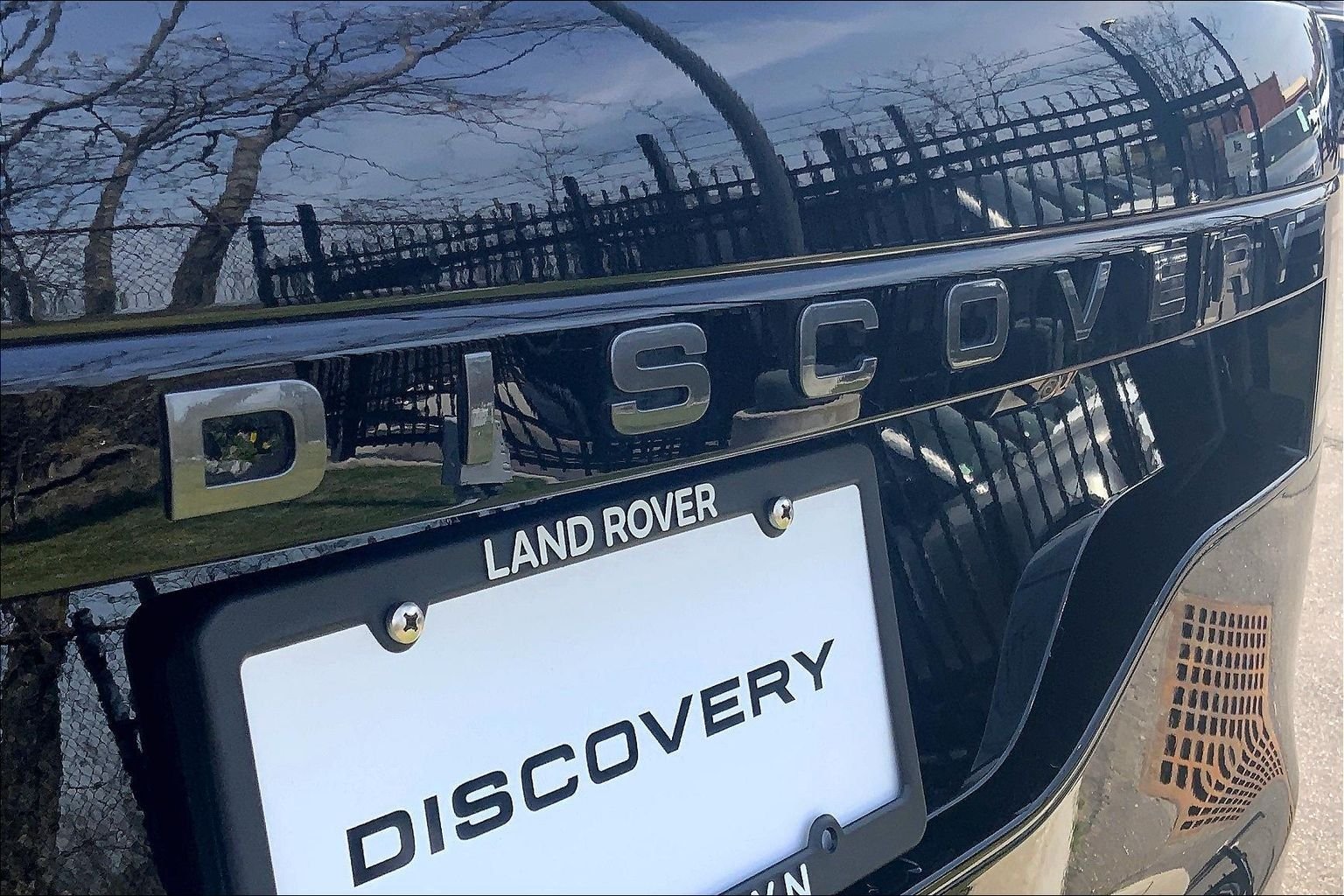 Certified Used 2025 Santorini Black Metallic Land Rover Dynamic SE image 9