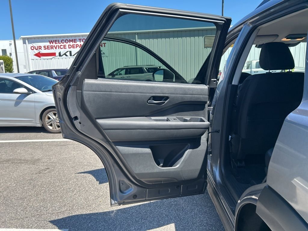 Used 2025 Gray Nissan SV image 17