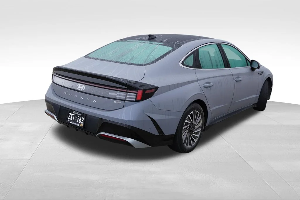Used 2024 Transmission Blue Hyundai Limited image 3