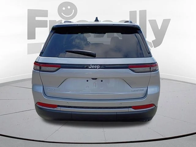 New 2026 Silver Zynith Exterior Paint Jeep Limited image 6