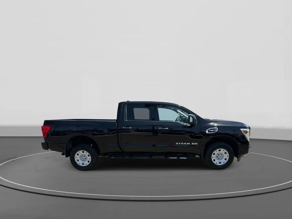 Used 2022 SUPER BLACK Nissan SV image 4