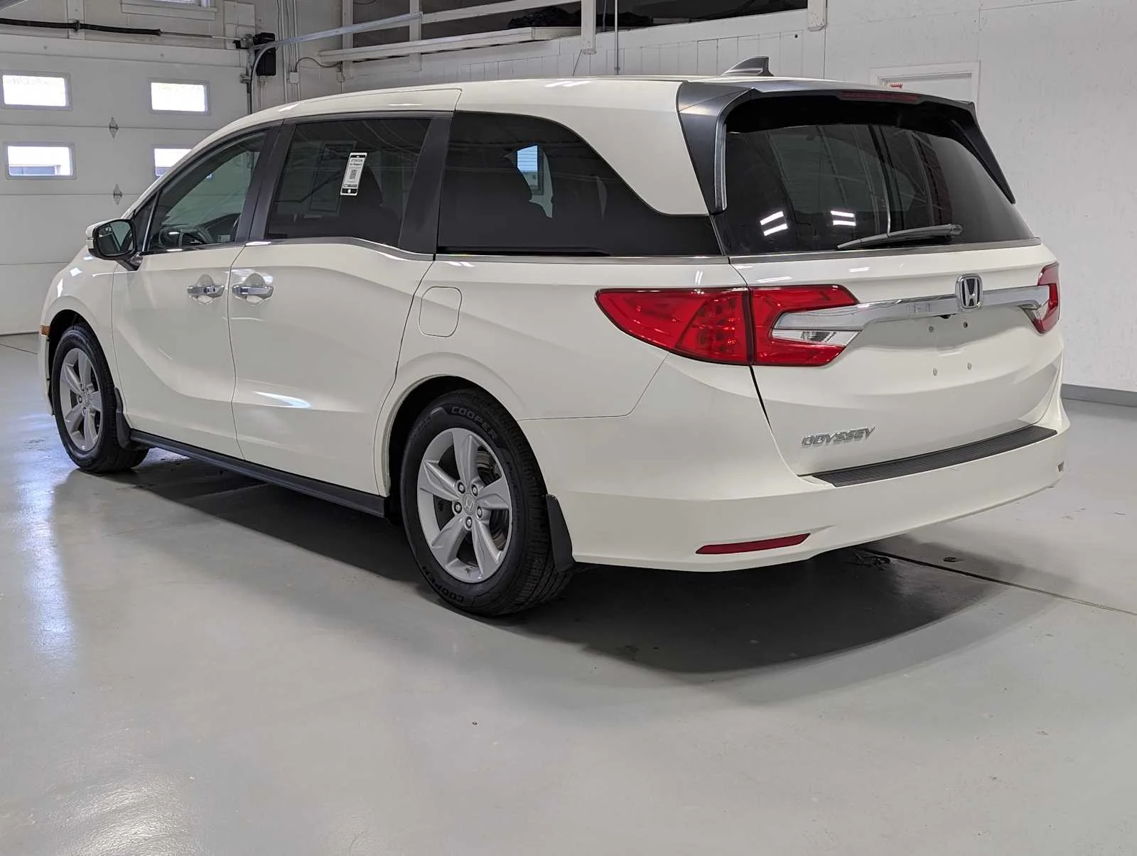 Used 2019 White Diamond Pearl Honda EX-L image 10