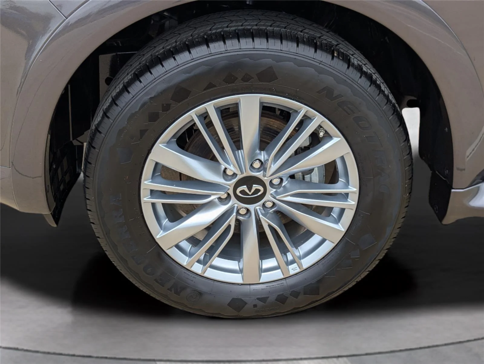 Used 2024 Anthracite Gray INFINITI LUXE image 39