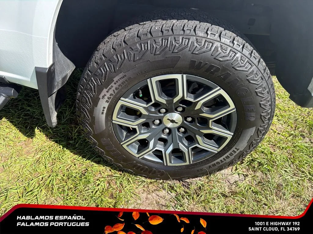 Used 2023 SUMMIT WHITE Chevrolet 4WD Z71 image 11