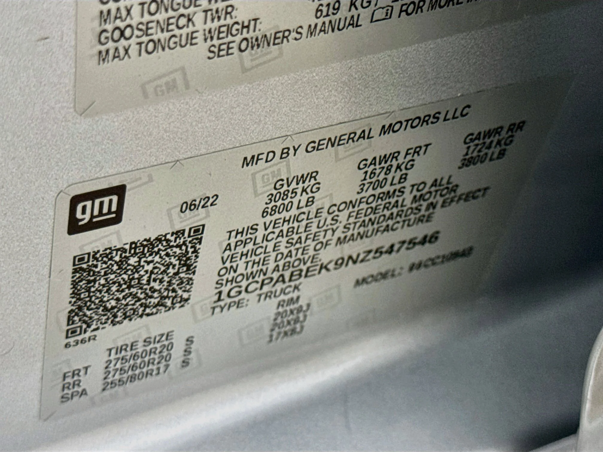 Used 2022 Silver Ice Metallic Chevrolet Custom image 34