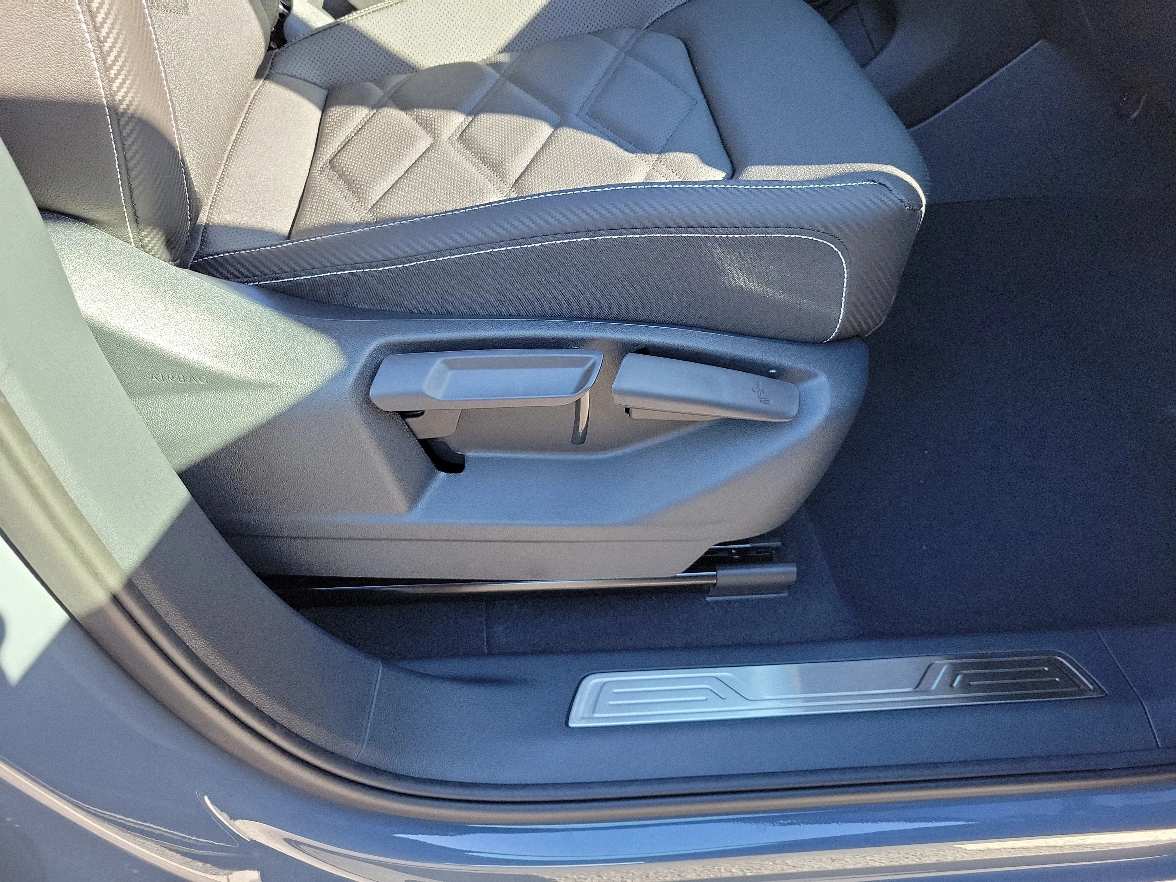 New 2026 Gray Volkswagen 2.0T SE w/Technology image 7