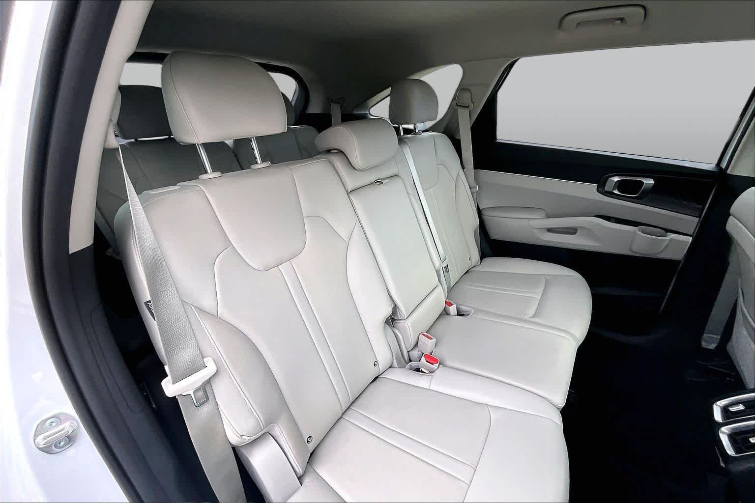 Used 2026 Glacial White Pearl Kia S image 19
