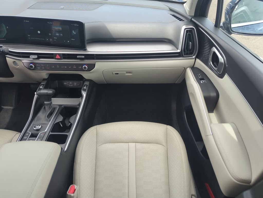 Used 2025 Black Kia S image 16