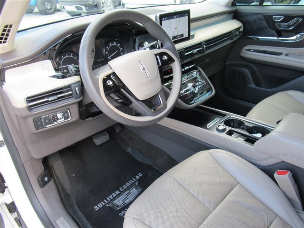 Used 2022 White Lincoln Standard image 15