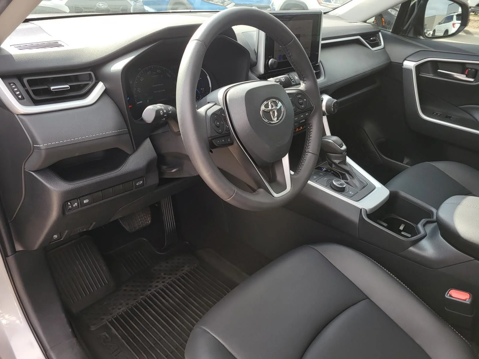 Used 2024 Silver Toyota XLE Premium image 22