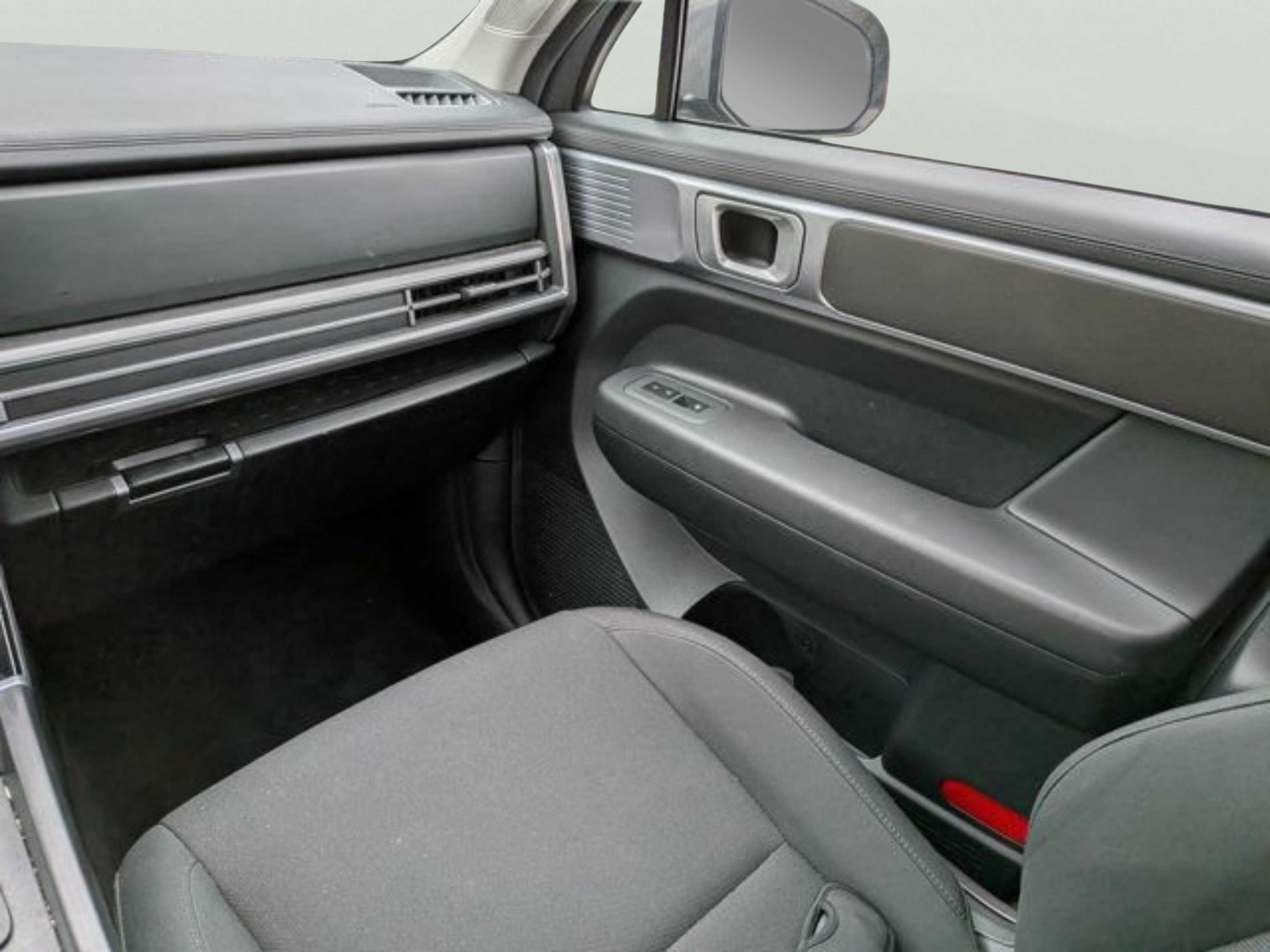 2025 Hyundai Santa Fe SE - Photo 10