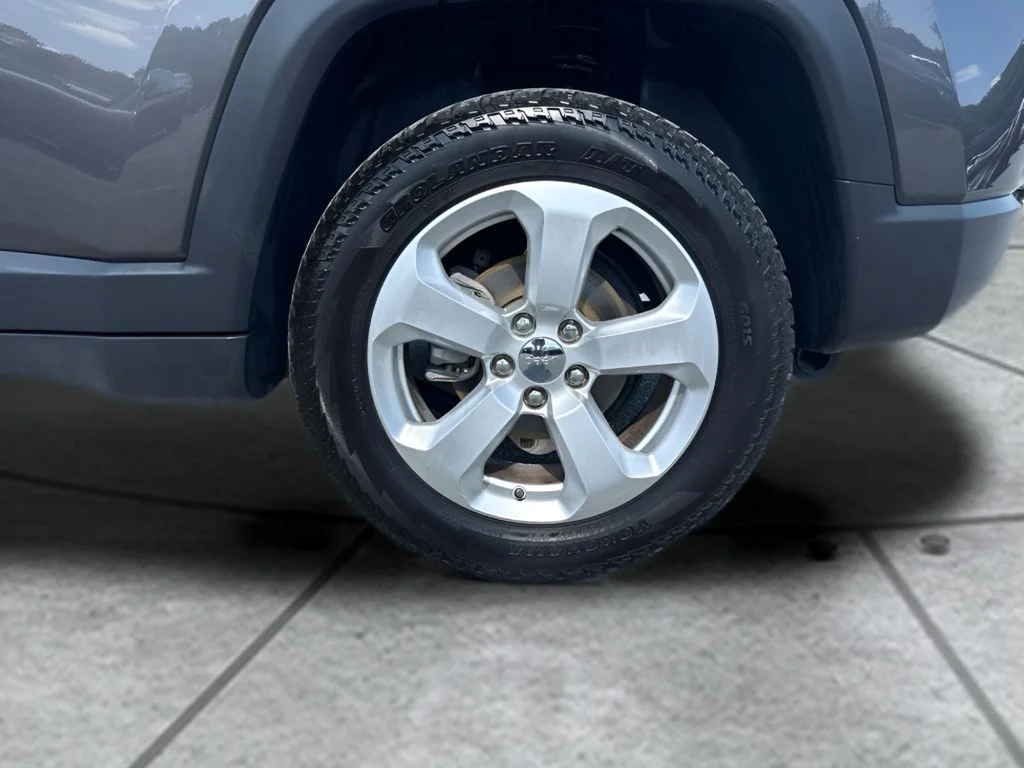 Used 2018 Gray Jeep Latitude image 26