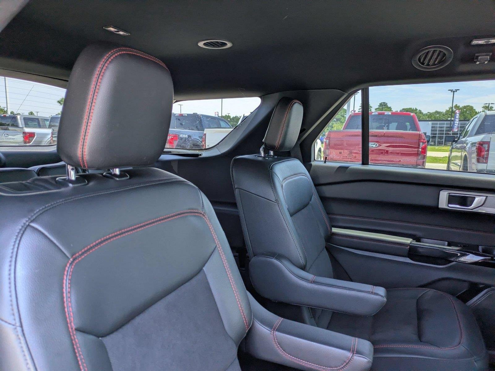Used 2023 Star White Metallic Tri-Coat Ford ST-Line image 27