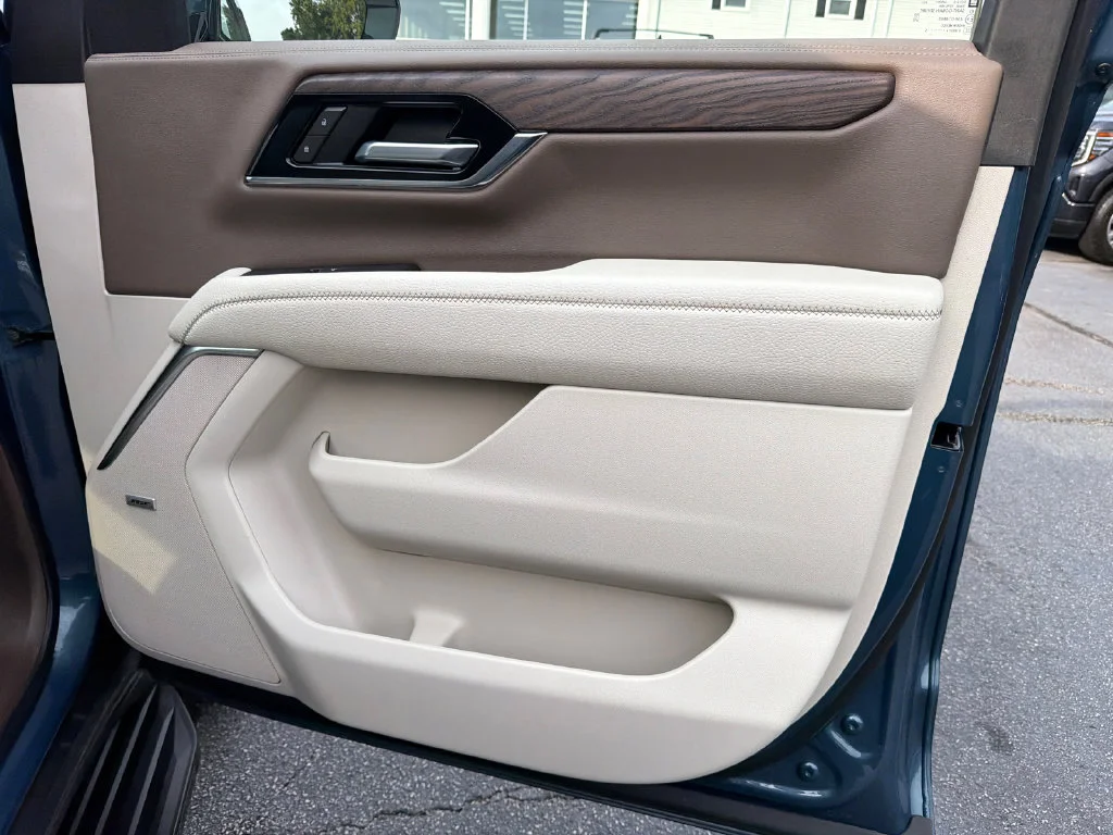 Used 2025 Blue GMC Denali image 14