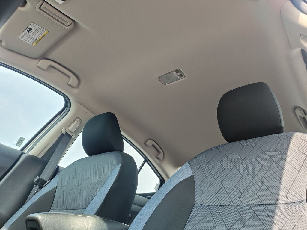 Used 2025 Silver Nissan 1.6 SV image 23