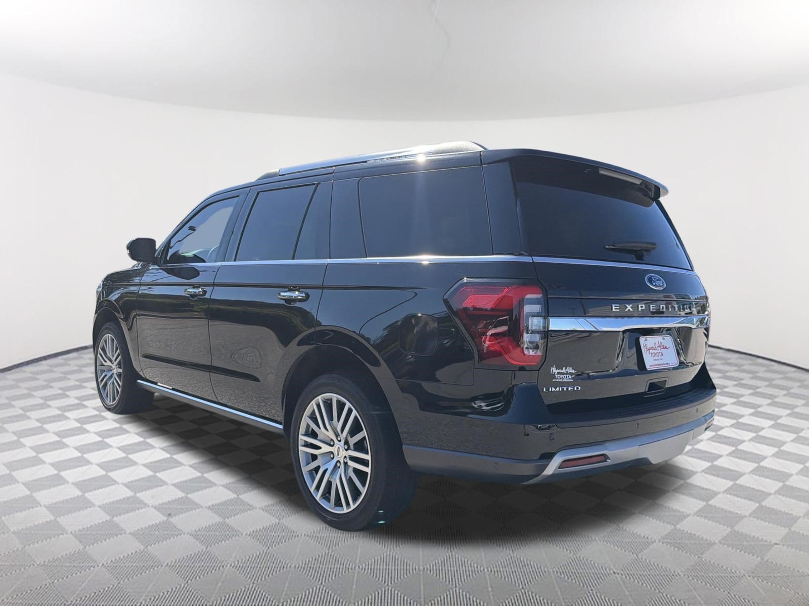 Used 2022 Black Metallic Ford Limited image 13