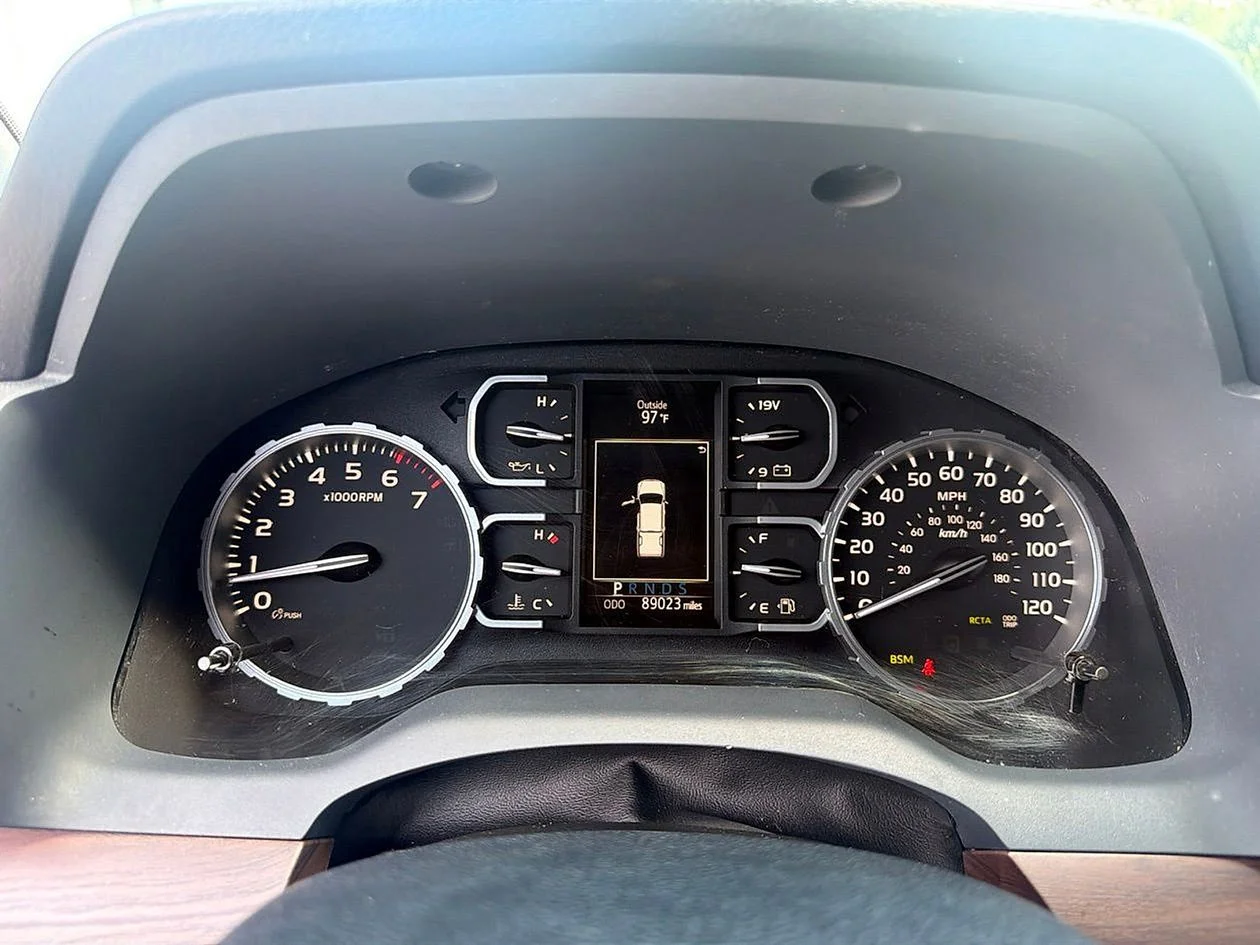 Used 2021  Toyota Limited image 17