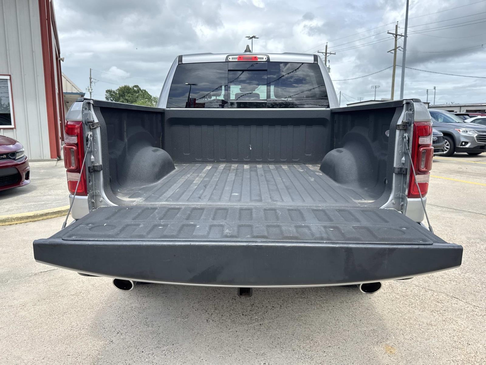 Used 2021 Billet Silver Metallic Clearcoat Ram Laramie image 8