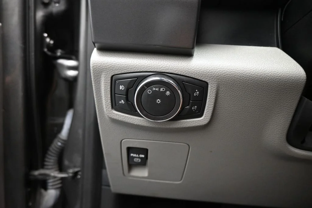 Used 2017 Gray Ford XLT image 11