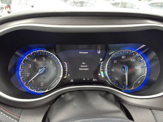 New 2027 White/off-white Chrysler Select image 4