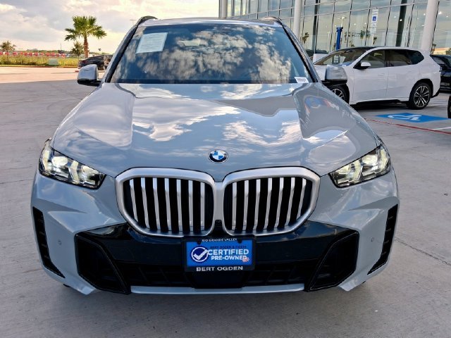 Used 2025 Gray BMW sDrive40i image 4