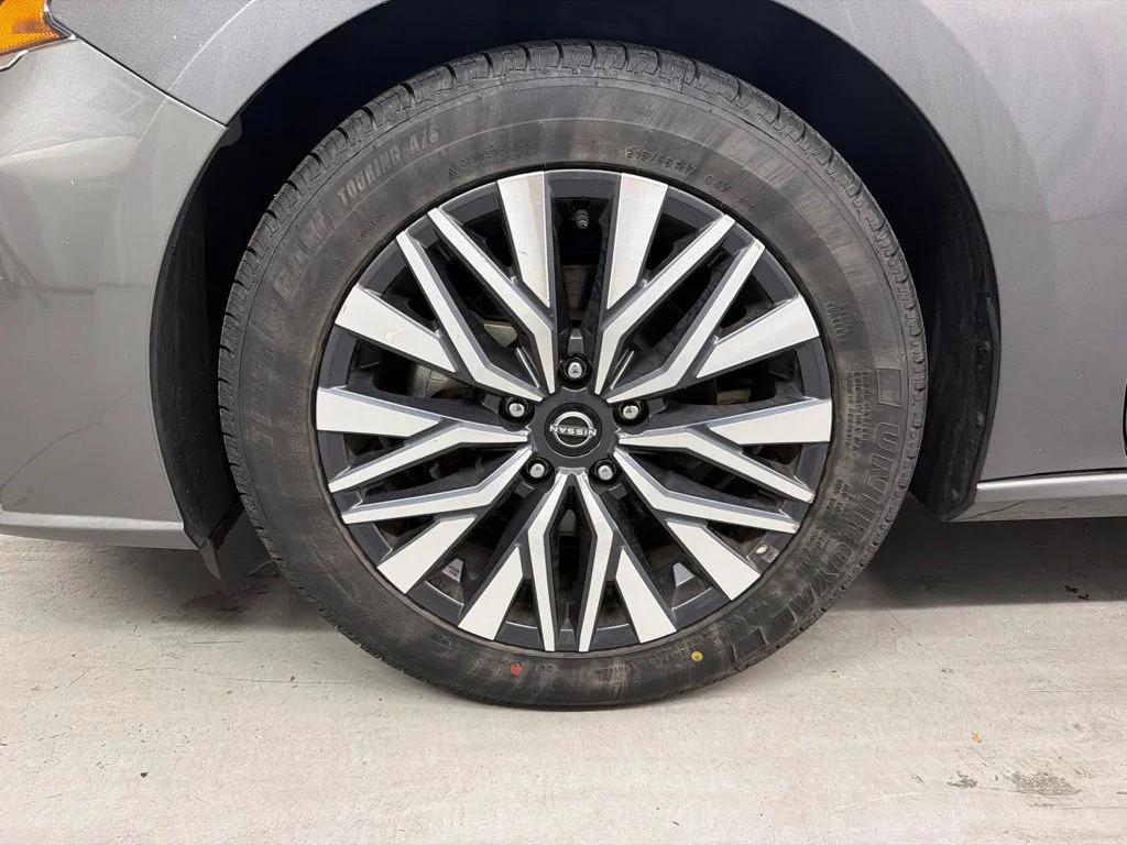 Used 2025 Gun Metallic Nissan 2.5 SV image 10