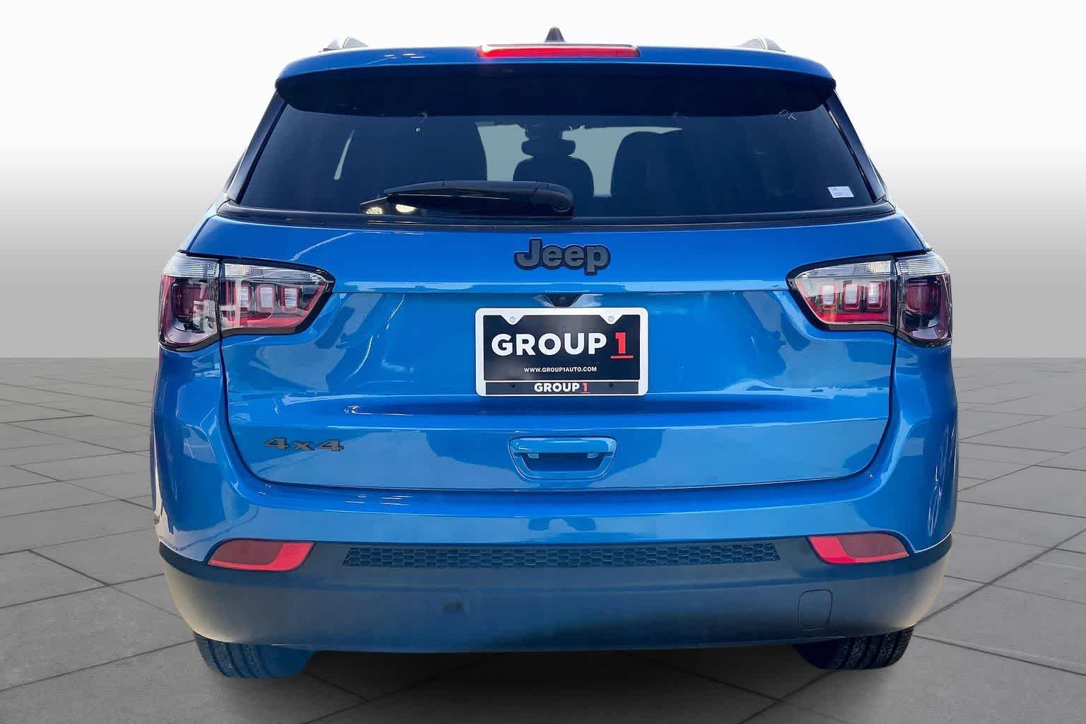 New 2026 Hydro Blue Pearlcoat Jeep Latitude Altitude image 4