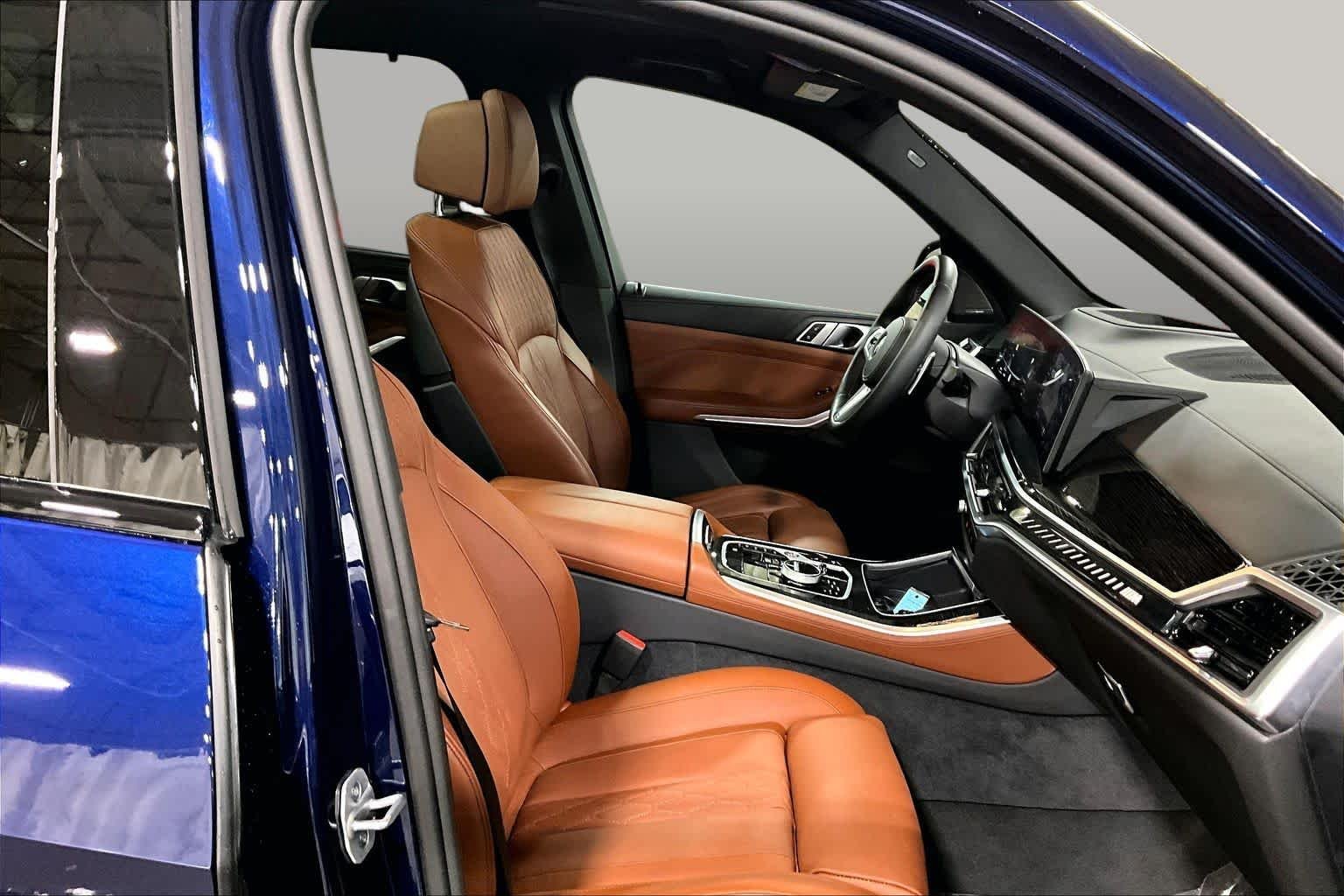Used 2025 Tanzanite Blue II Metallic BMW M60i image 9