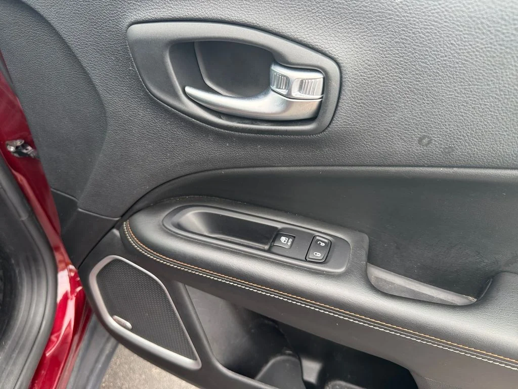 Used 2021 Velvet Red Pearlcoat Jeep Latitude image 22