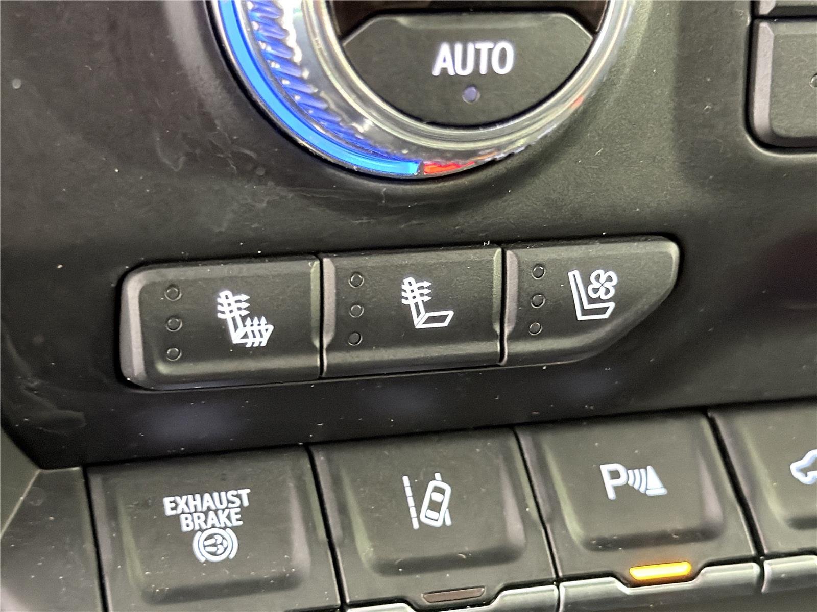Used 2022 Summit White GMC AT4 image 33