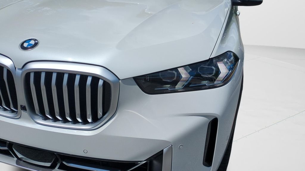 New 2026 Mineral White Metallic BMW xDrive40i image 9