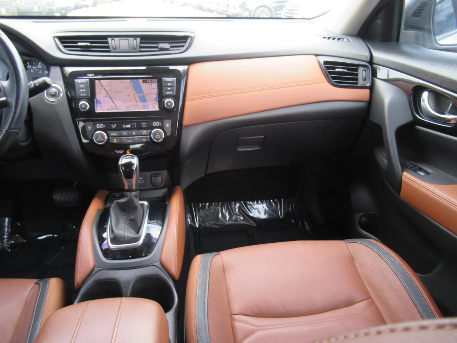 Used 2018 White Nissan SL image 15