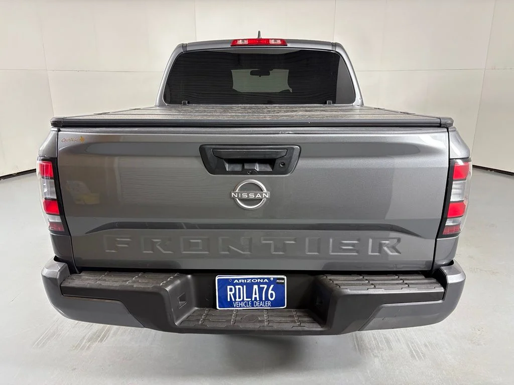 Used 2022 Gray Nissan SV image 7