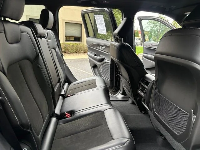 Used 2025 Diamond Black Jeep Altitude X image 13
