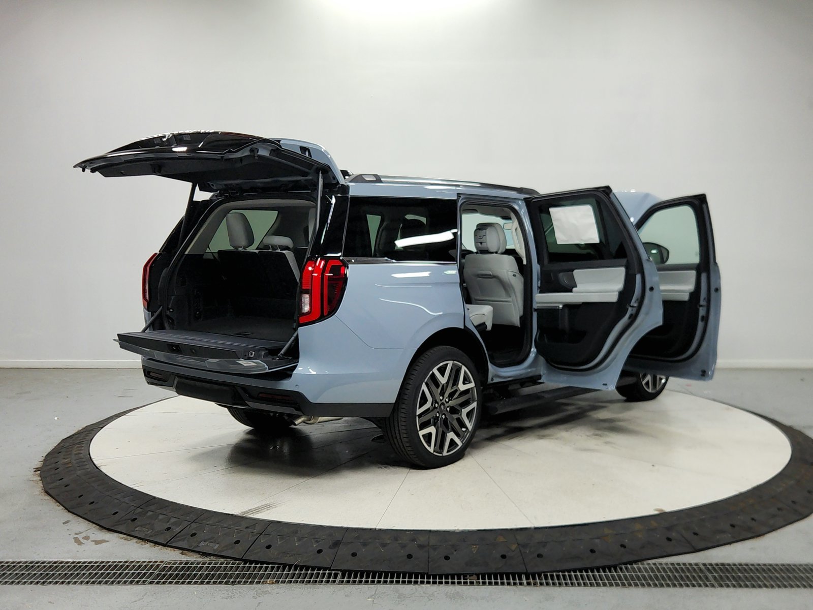 New 2027 Glacier Gray Metallic Tri-Coat Ford Platinum image 16