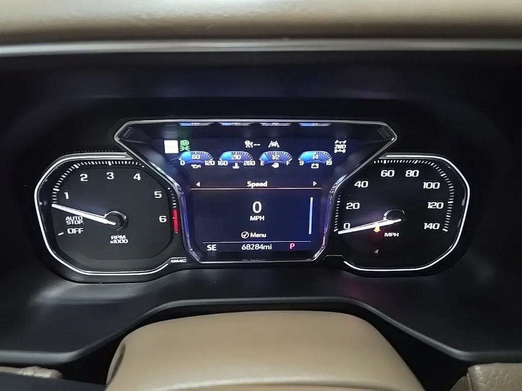 Used 2021 White GMC Denali image 22