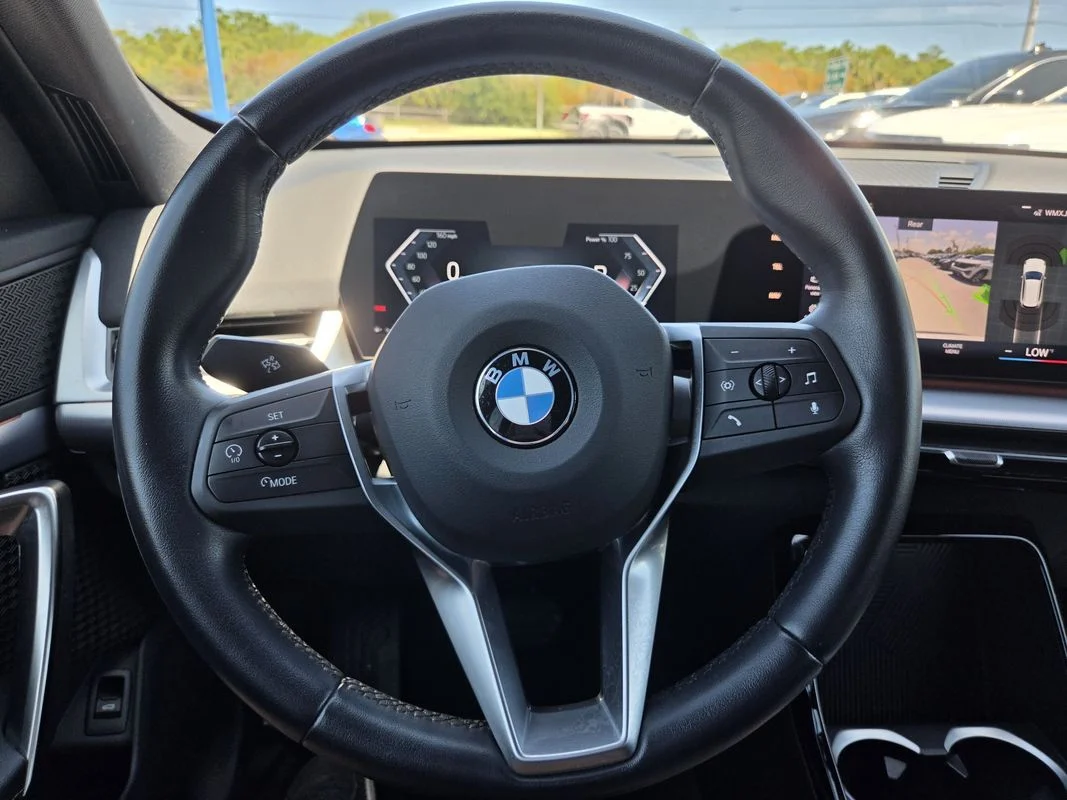Used 2023  BMW xDrive28i image 14