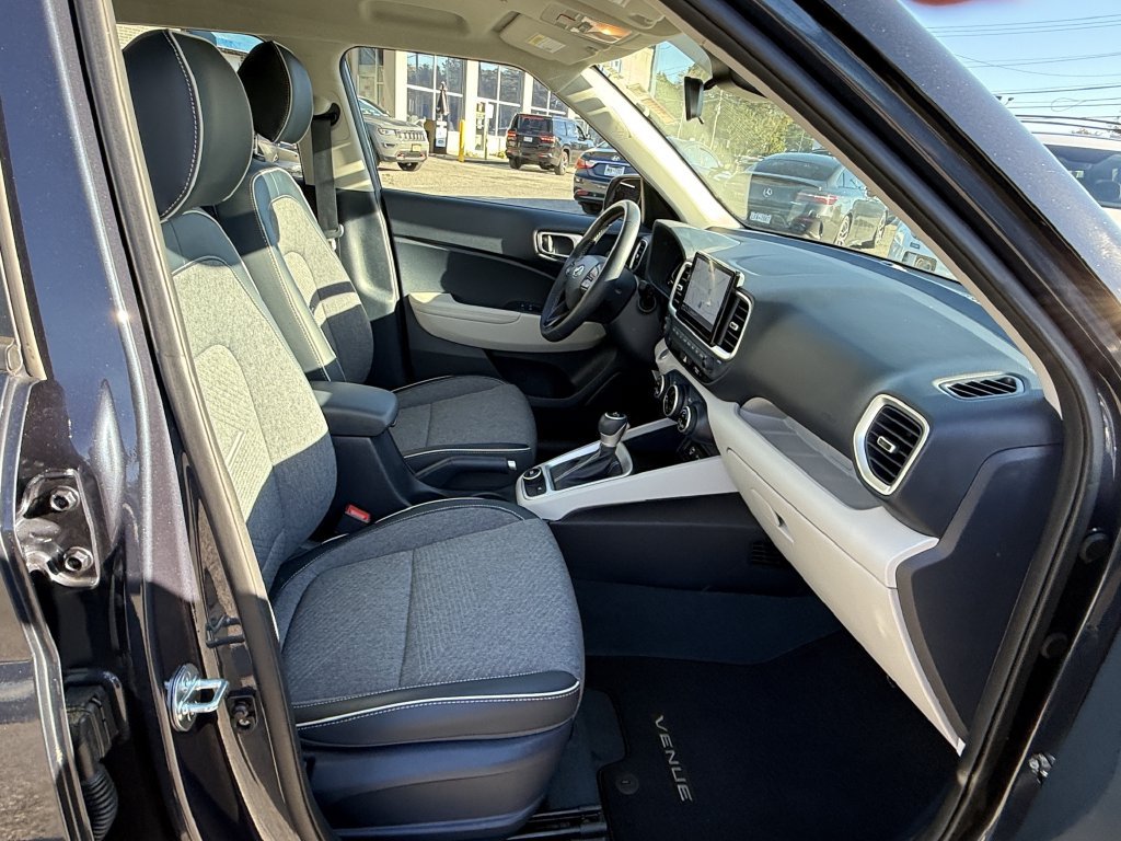 Used 2023 White Hyundai Limited image 28