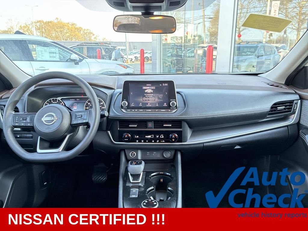 Used 2023 White Nissan SV image 16