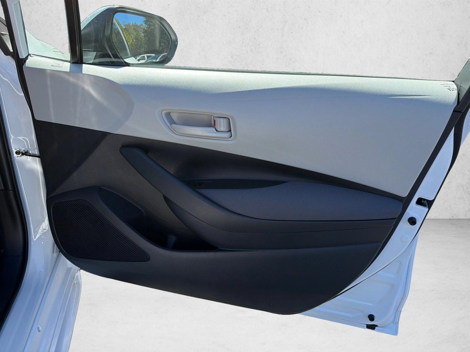 New 2027 Ice Cap Toyota LE image 14