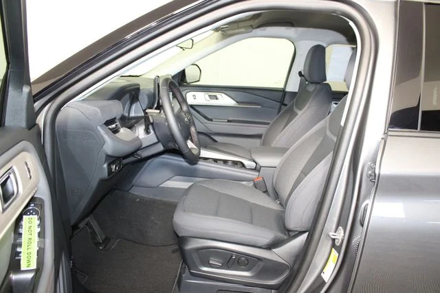 New 2026 Carbonized Gray Metallic Ford Active image 15