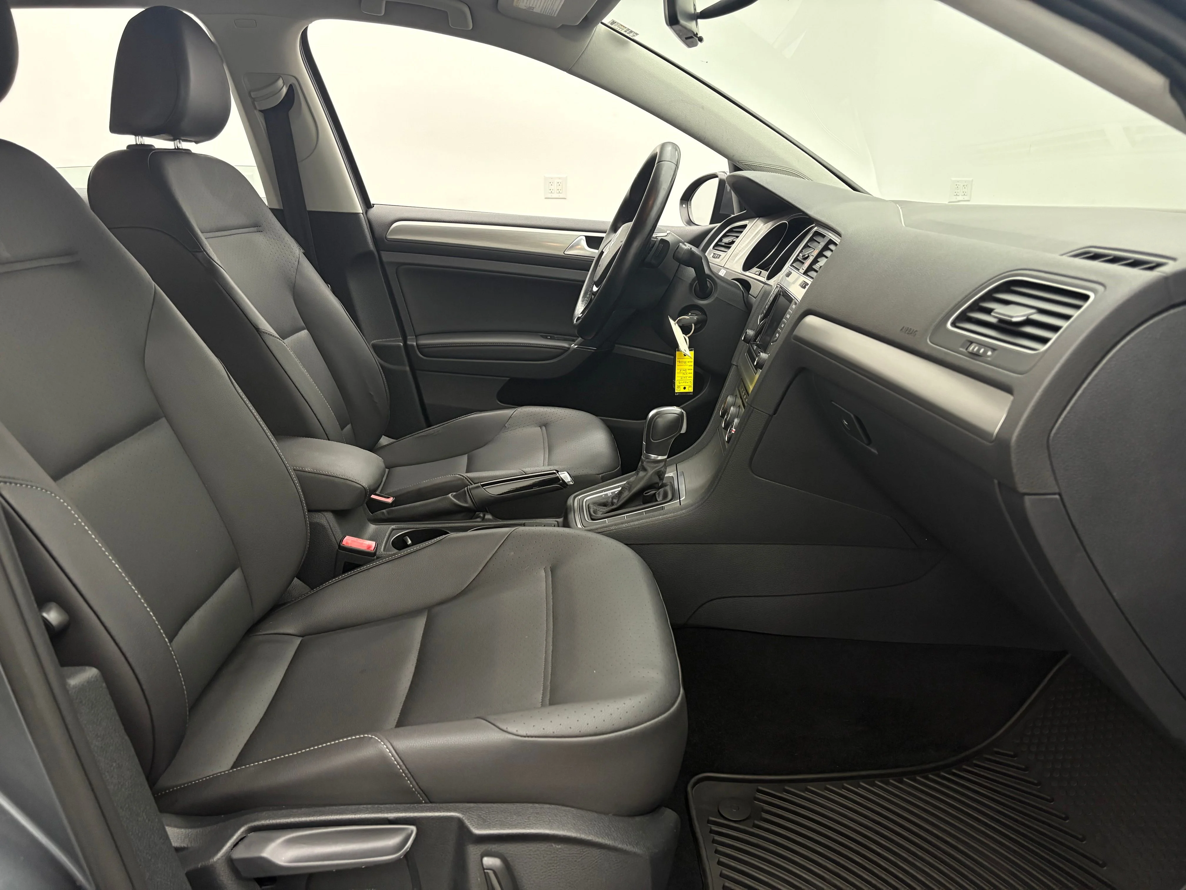 Used 2015 Platinum Gray Metallic Volkswagen TDI S 4-Door image 28