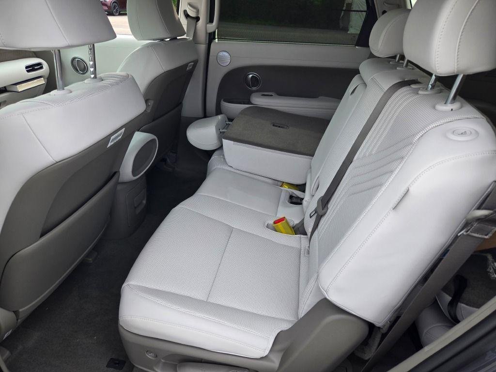 New 2026 Gray Pearl Hyundai SEL 8P image 17