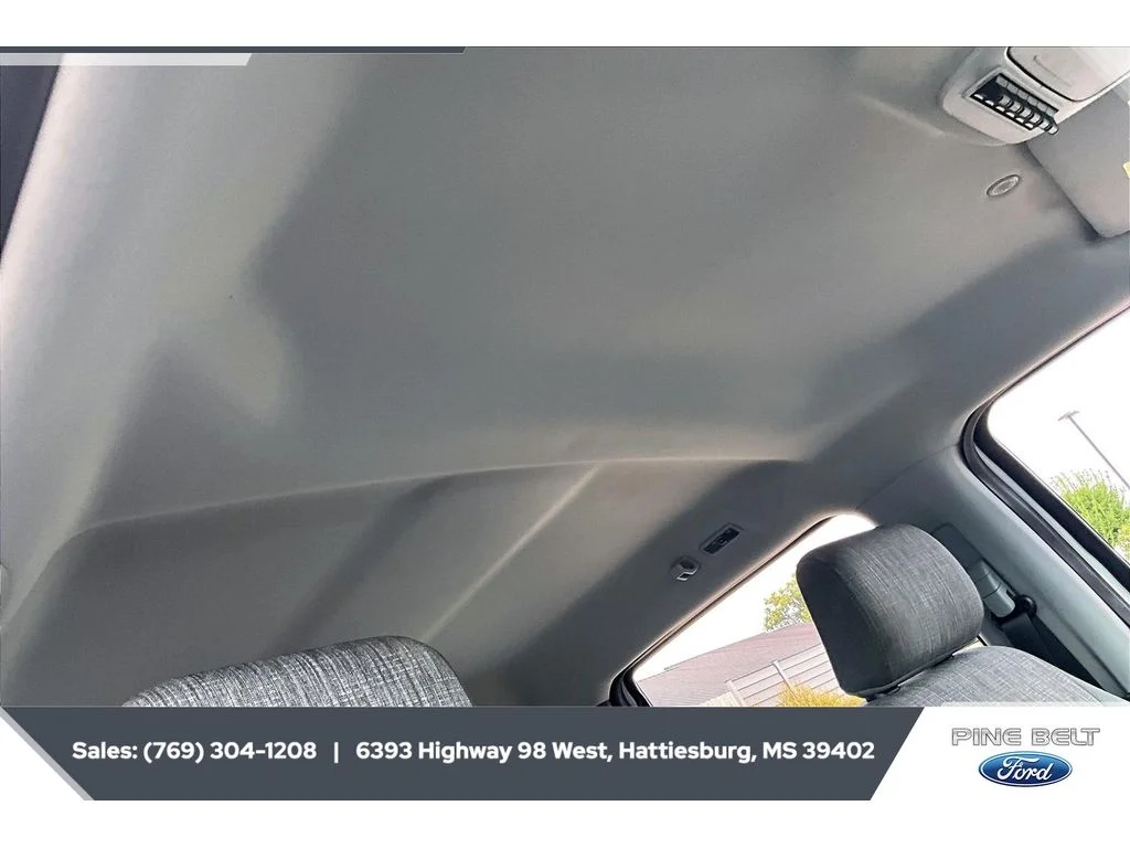 Used 2023 Oxford White Ford XLT image 17